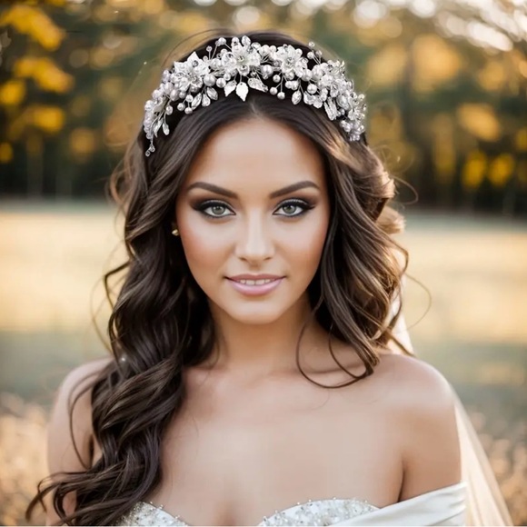 Brand New Elegant Silver Floral Bridal Headpiece main image 4